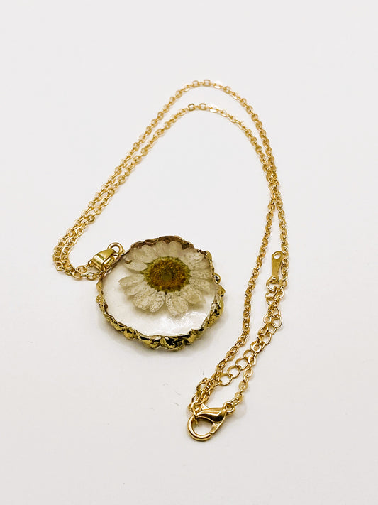 Dainty White Flower Necklace