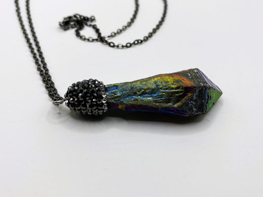 Shimmery Stone Pendant Necklace