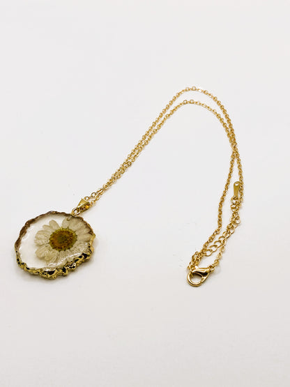 Dainty White Flower Necklace