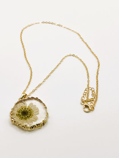 Dainty White Flower Necklace