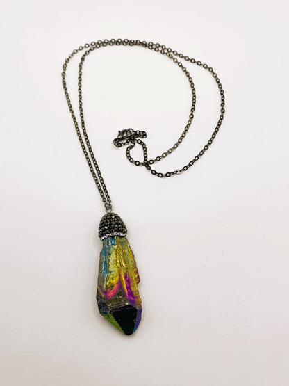 Shimmery Stone Pendant Necklace