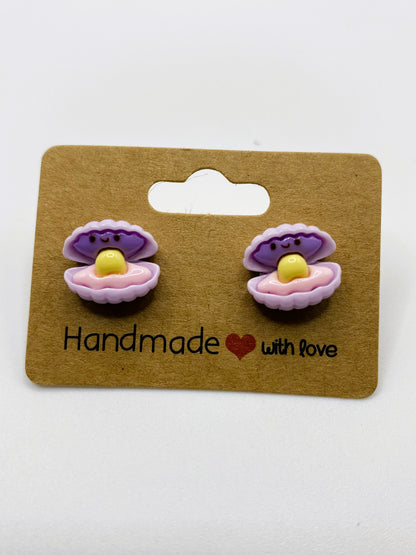 Kawaii Oyster Stud Earrings